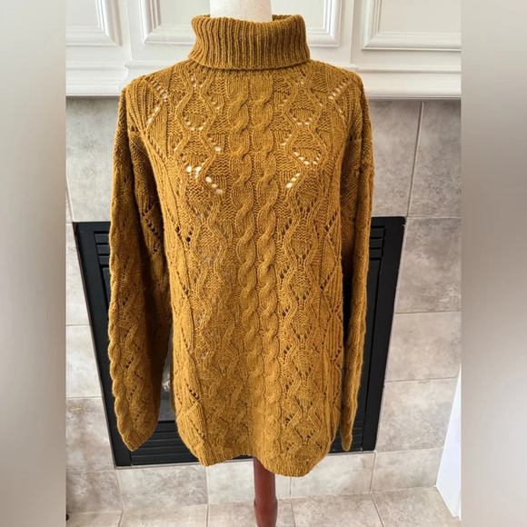 Saks Fifth Avenue Women's Lambs Wool Angora Blend Vintage Cable Knit Sweater Med - Picture 2 of 13